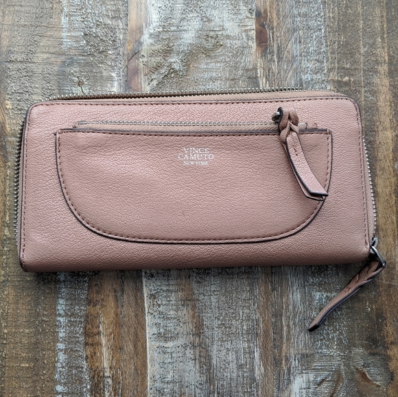 FINAL SALE 🌿VINCE CAMUTO WALLET 🌿 - Picture 1 of 5